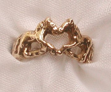a horse ring with a heart on solid